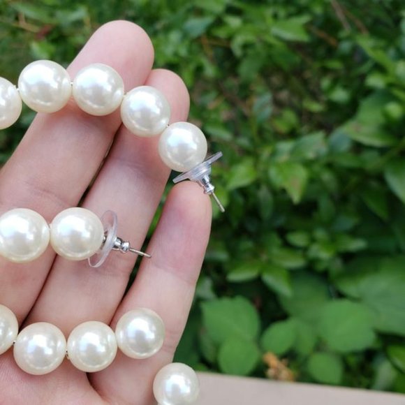 Lele Sadoughi Jungle Peach Stardust Pearl Hoops - Picture 7 of 8